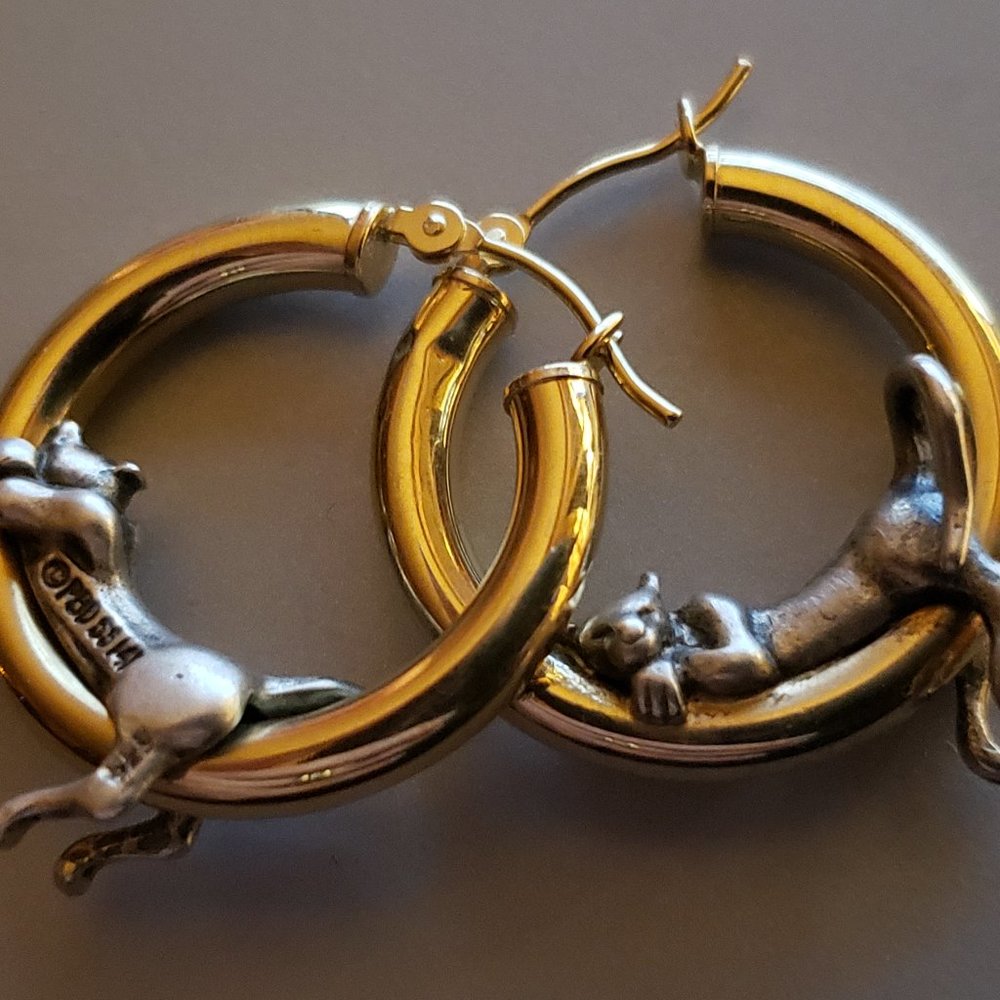 PETER BRAMS DESIGNS PBD 14K GOLD SS HOOP EARRINGS PANTHER, CAT LOUNGING